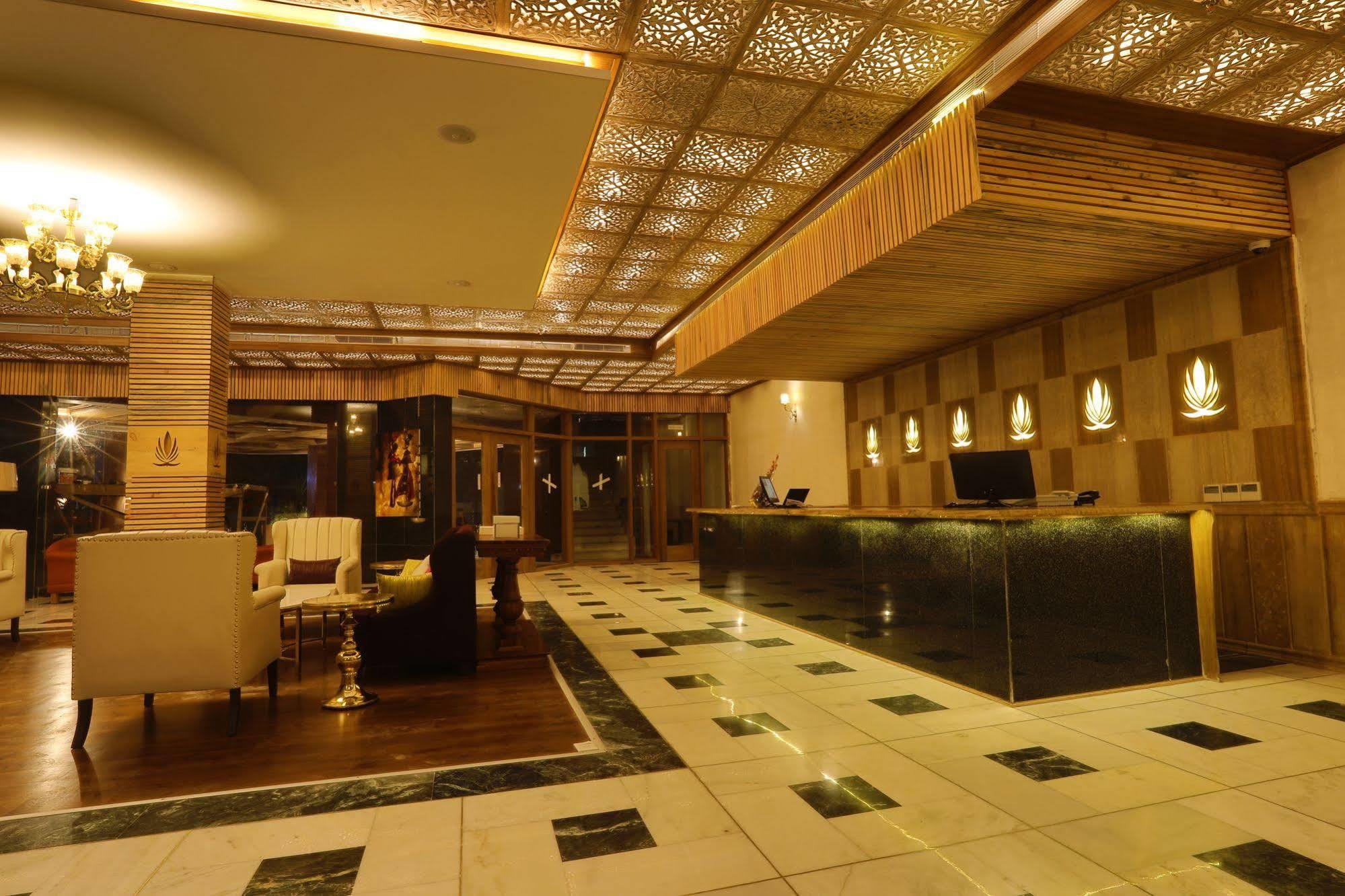 Hotel Natraj Rishikesh Exterior photo